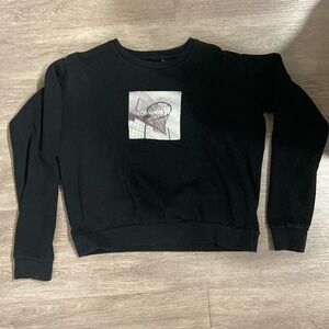 Black sweater with “Los Angeles” on it